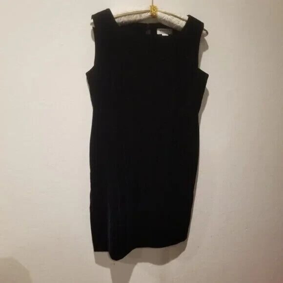 Jaeger Dresses & Skirts - Jaeger Women Boat Neck Black Velvet Sleeveless Sheath Dress Knee Length Slit